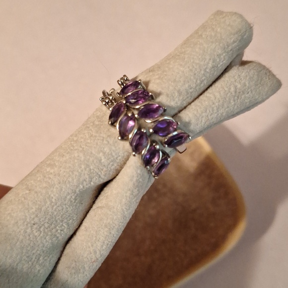 Vintage Jewelry - Elegant Lavender  Purple Gemstone Earrings Silver Toned Hoops 5 Prong SET Stones
